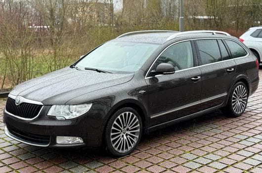 Skoda Superb 2.0 TDI AUTOMATIQUE (2012) - Photo 2