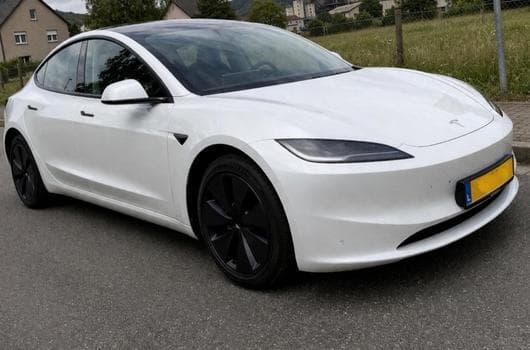 Tesla Model 3 Premium Propulsion (2024) - Photo 2