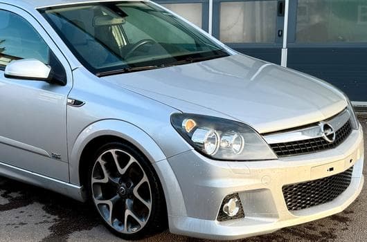 Opel Astra OPC-Line (2009) - Photo 9