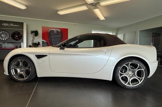 Alfa-Romeo 8C Spider (2010) - Photo 2