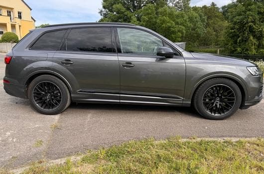 Audi Q7 TFSI e quattro (2023) - Photo 5