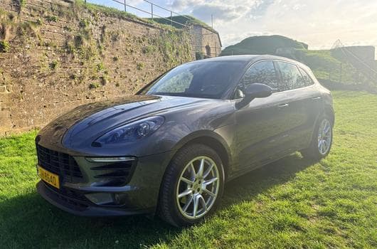 Porsche Macan 2.0 Turbo PDK – 20.600 d’options (2018) - Photo 1