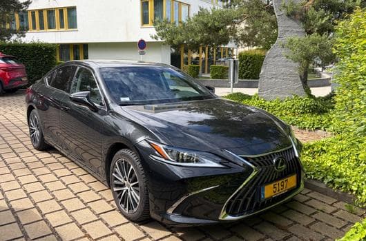 Lexus ES 300h Executive Line (2023) - Photo 7