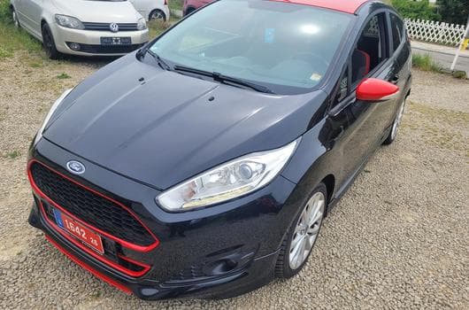 Ford Fiesta RED/BLACK EDITION (2015) - Photo 2