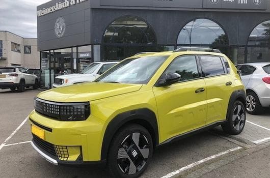 Fiat Grande Panda 1,2 essence - ehybrid LA PRIMA (2025) - Photo 4