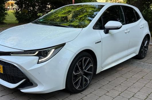 Toyota Corolla Hybrid 192hp Full Extras (2019) - Photo 9