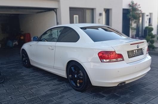 BMW 118 Coupé (2011) - Photo 8