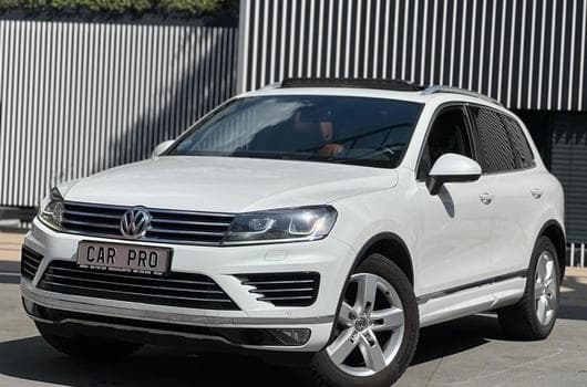 VW Touareg AUTOMATIQUE / 3.0 DIESEL / ATTACHE REMORQUE / PANORAMIQUE / (2015) - Photo 10