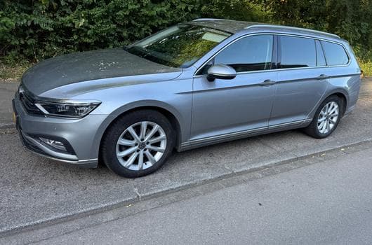 VW Passat (2022) - Photo 3