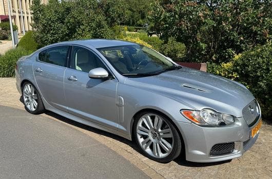 Jaguar XFR V8 510 ch, pot sport QS, susp. Arden (2010) - Photo 2