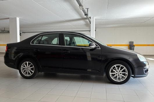 VW Jetta 2.0L TDI Clean Diesel (2009) - Photo 4