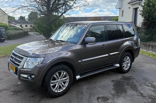 Mitsubishi Pajero 3.2 DI-D EDITION 7 sièges (2016) - Foto 4