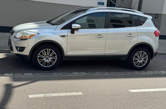 Ford Kuga (2010) - Photo 3