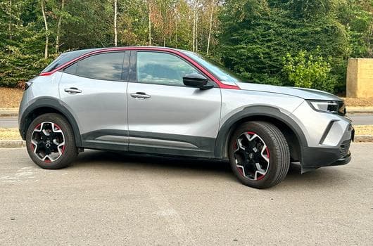 Opel Mokka GS Red Stripe (2022) - Photo 12