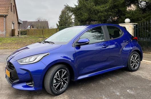 Toyota Yaris Hybrid Iconic (2023) - Photo 8