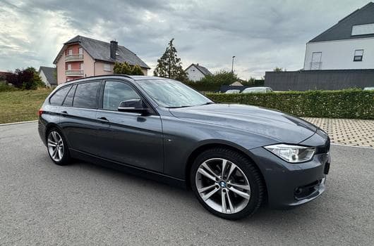 BMW 325 (2014) - Photo 1
