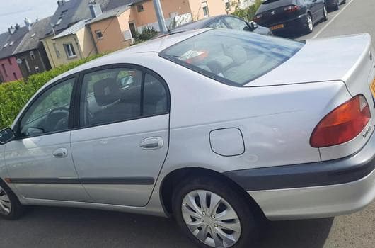 Toyota Avensis Toyota Avensis Review (2000) - Photo 4