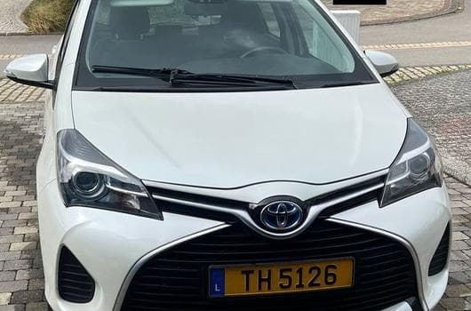 Toyota Yaris Hybrid NHP130L (2016) - Photo 3