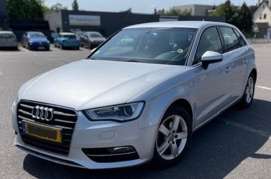 Audi A3 Ambition Luxe 2.0 TDI 150 ch Xénon Navi (2013) - Photo 9