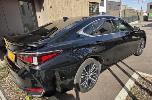 Lexus ES Business line (2024) - Photo 3