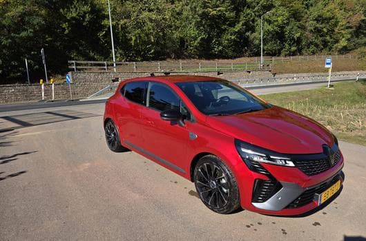 Renault Clio Esprit Alpine E-Tech Full Hybrid 145 (2024) - Photo 4