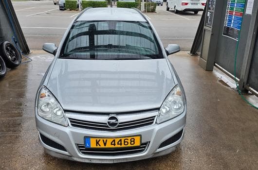 Opel Astra (2009) - Photo 2