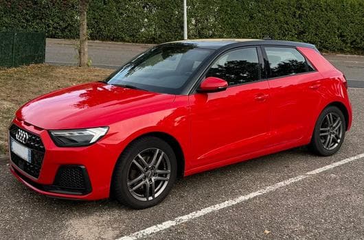 Audi A1 Sportback rouge - intérieur S line (2019) - Photo 5