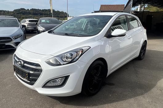 Hyundai i30 1.6 CRDi 110CV INTUITIVE (2015) - Photo 9