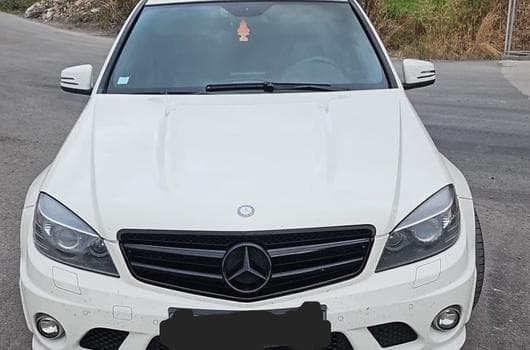 Mercedes C 63 AMG V8 (2010) - Photo 4
