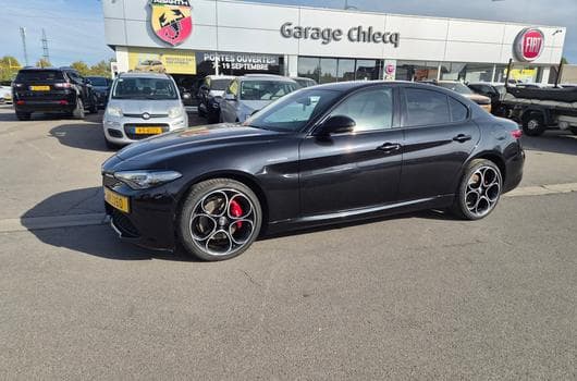 Alfa-Romeo Giulia VELOCE 2.0 TURBO 16 V  280 CV (2023) - Photo 7