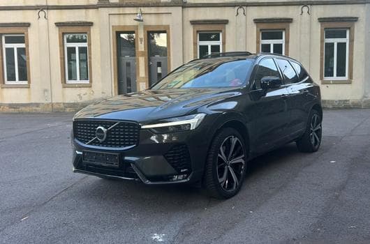 Volvo XC60 B5 235 AWD 235 R-Design / Black Design (2022) - Foto 2