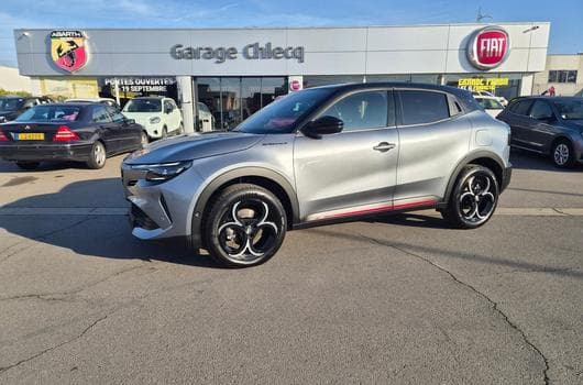 Alfa-Romeo Junior Junio Speciale 1.2 HYbrid (2025) - Foto 12
