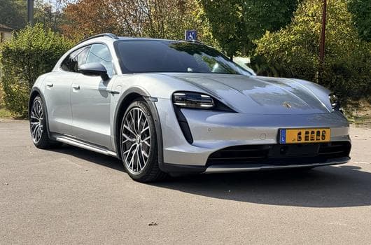 Porsche Taycan 4 Cross Turismo (2024) - Photo 8