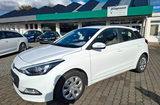 Hyundai i20 1.4 Trend Aut. KLIMA USB SHZ TEMPOMAT (2017) - Photo 4