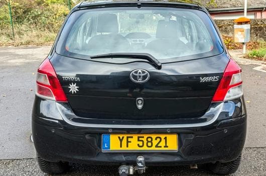 Toyota Yaris Berline (2011) - Photo 9