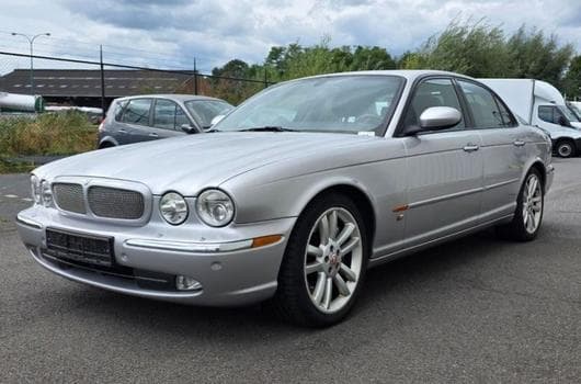 Jaguar XJR v8 supercharged (2005) - Photo 2