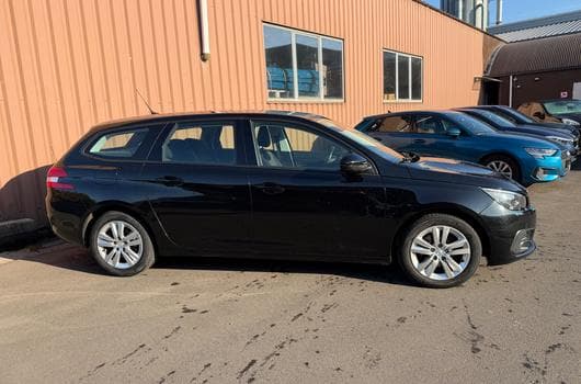 Peugeot 308 SW 1.5 HDI 130CH Active (2021) - Photo 1