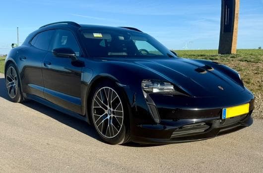 Porsche Taycan Sportturismo (2023) - Photo 5