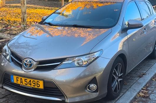 Toyota Auris Hybrid (2015) - Photo 1