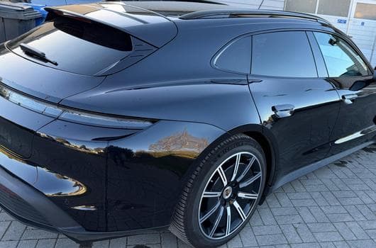 Porsche Taycan Sport Turismo (2022) - Photo 10