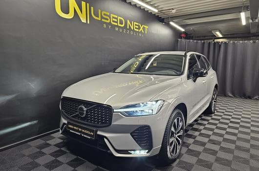Volvo XC60 MOMENTUM 197 CV (2023) - Photo 2