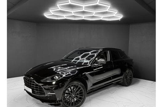 Aston-Martin DBX 4.0 V8 707 / CARBON / PANO / 23" / BLACK B (2022) - Photo 2