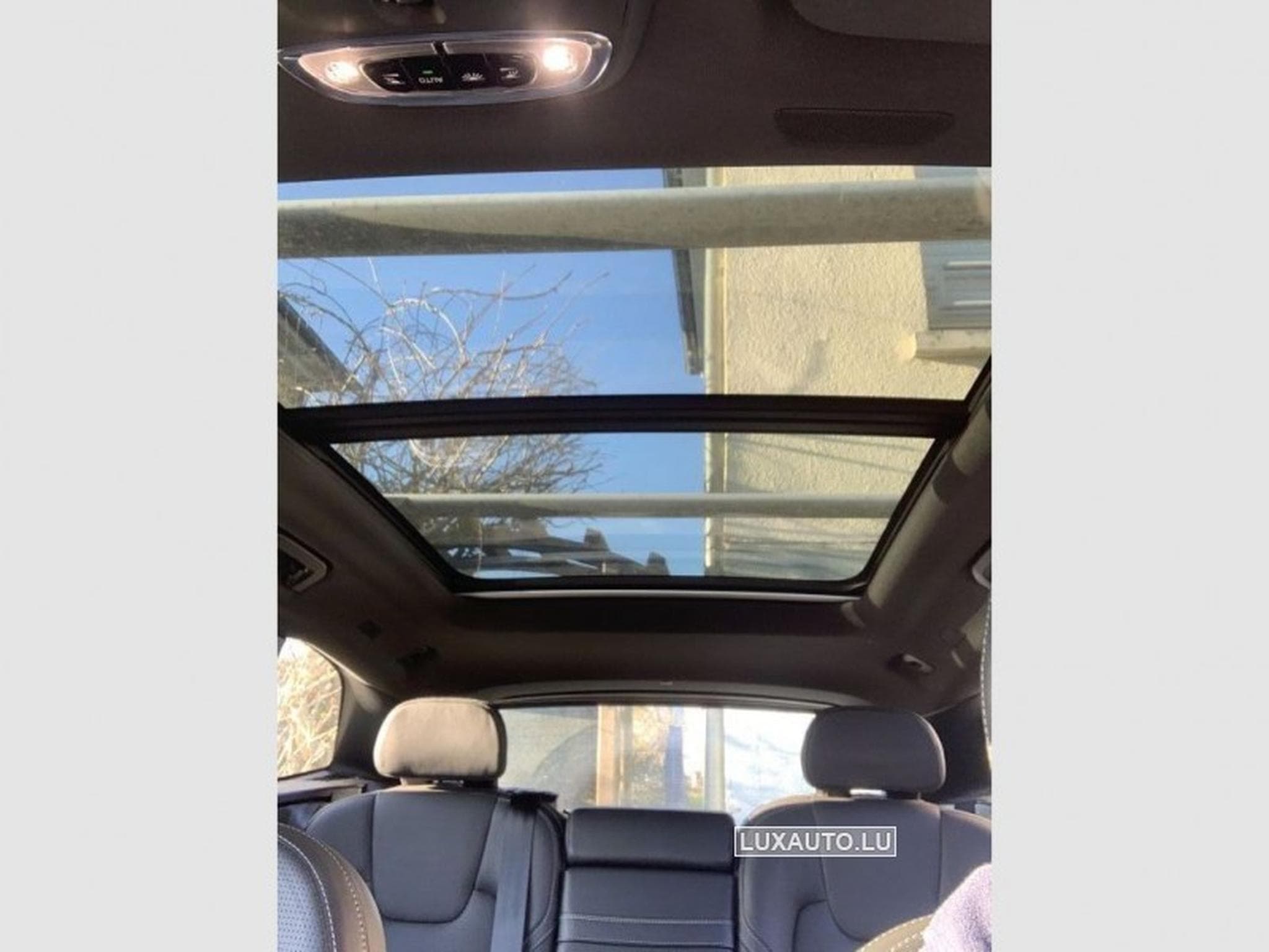 Volvo XC60 2.0 T8 Twin Engine R-Design eAWD Geartronic (2018) - Foto 11