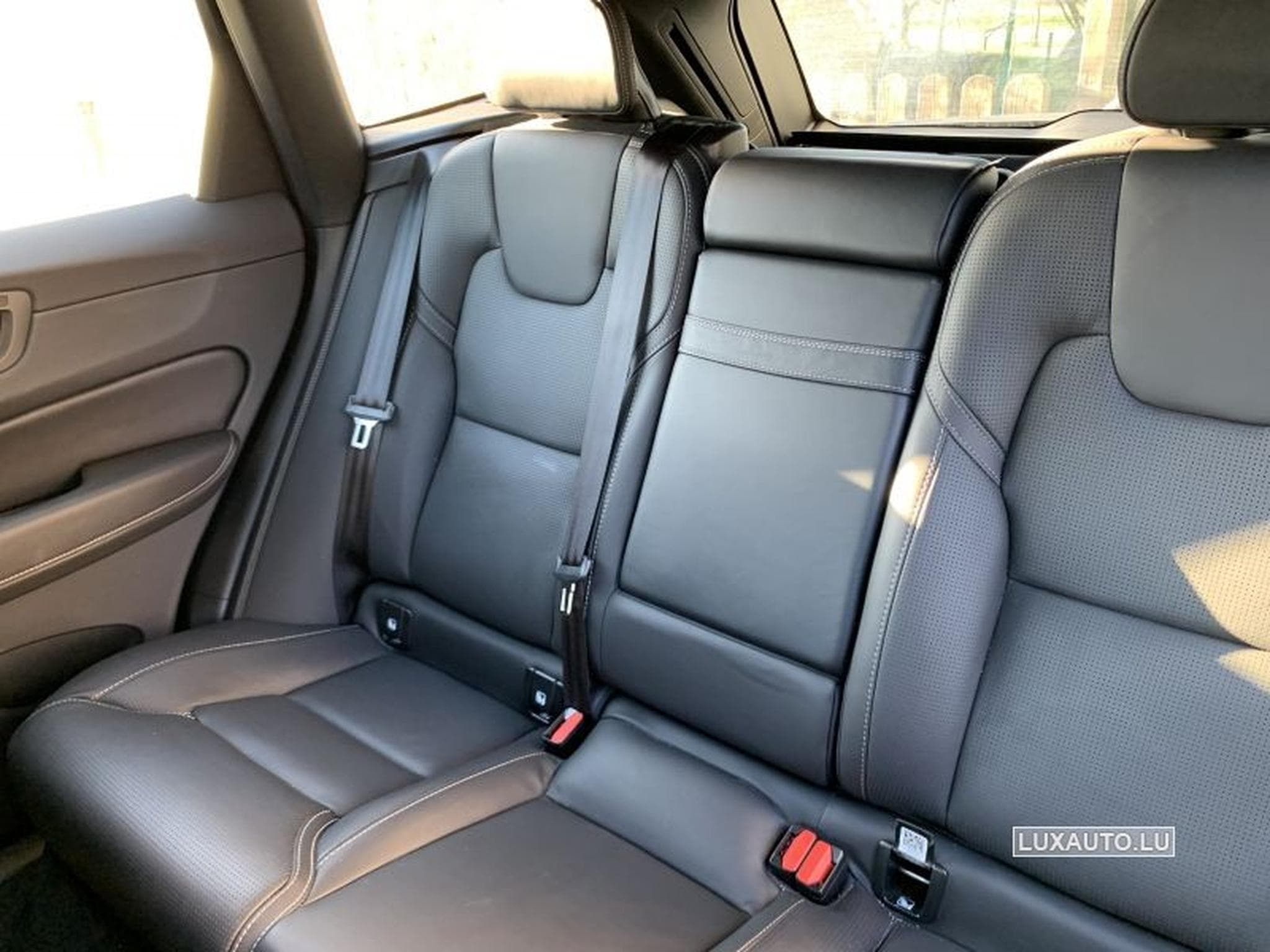 Volvo XC60 2.0 T8 Twin Engine R-Design eAWD Geartronic (2018) - Foto 12