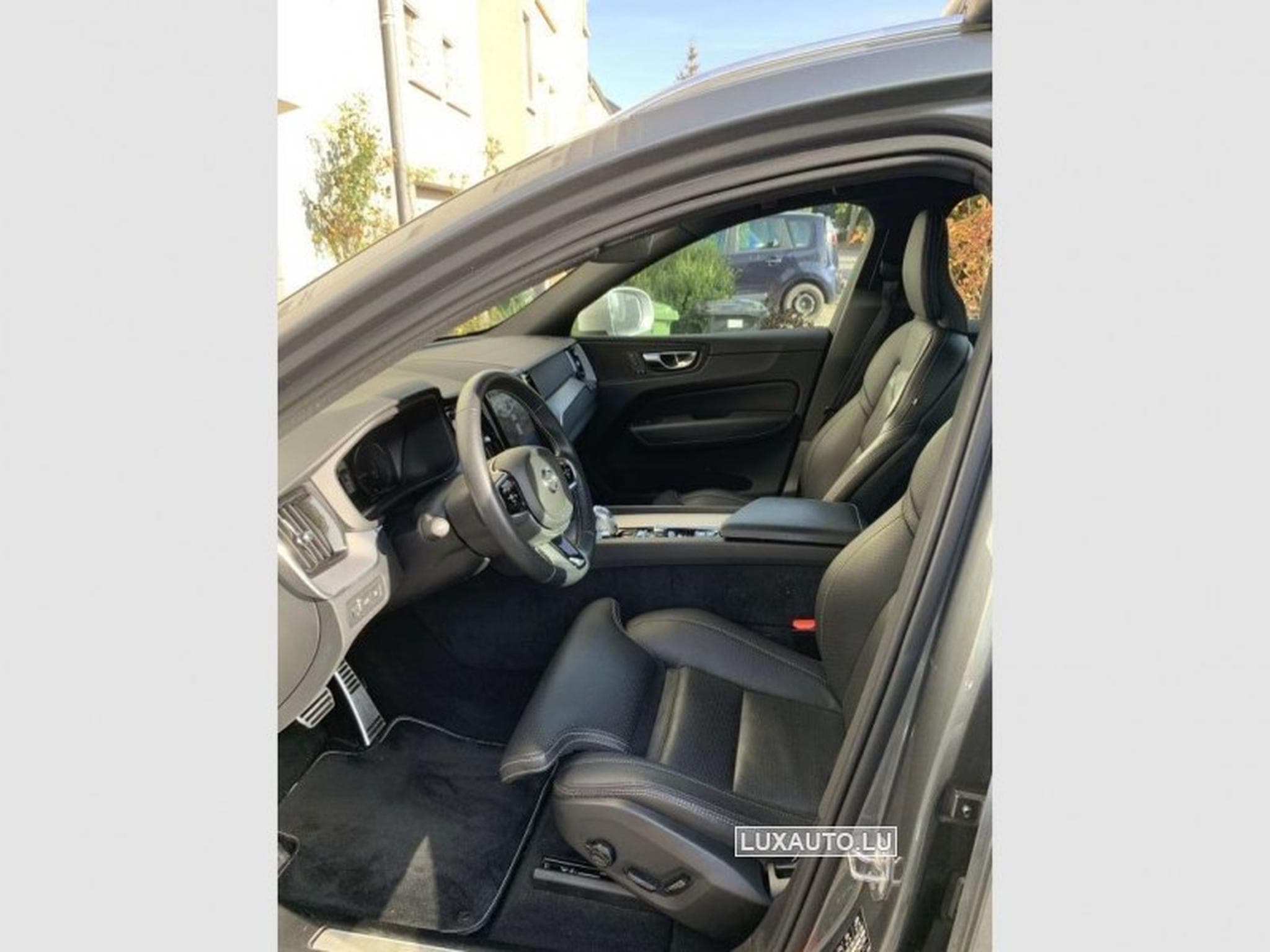 Volvo XC60 2.0 T8 Twin Engine R-Design eAWD Geartronic (2018) - Foto 3