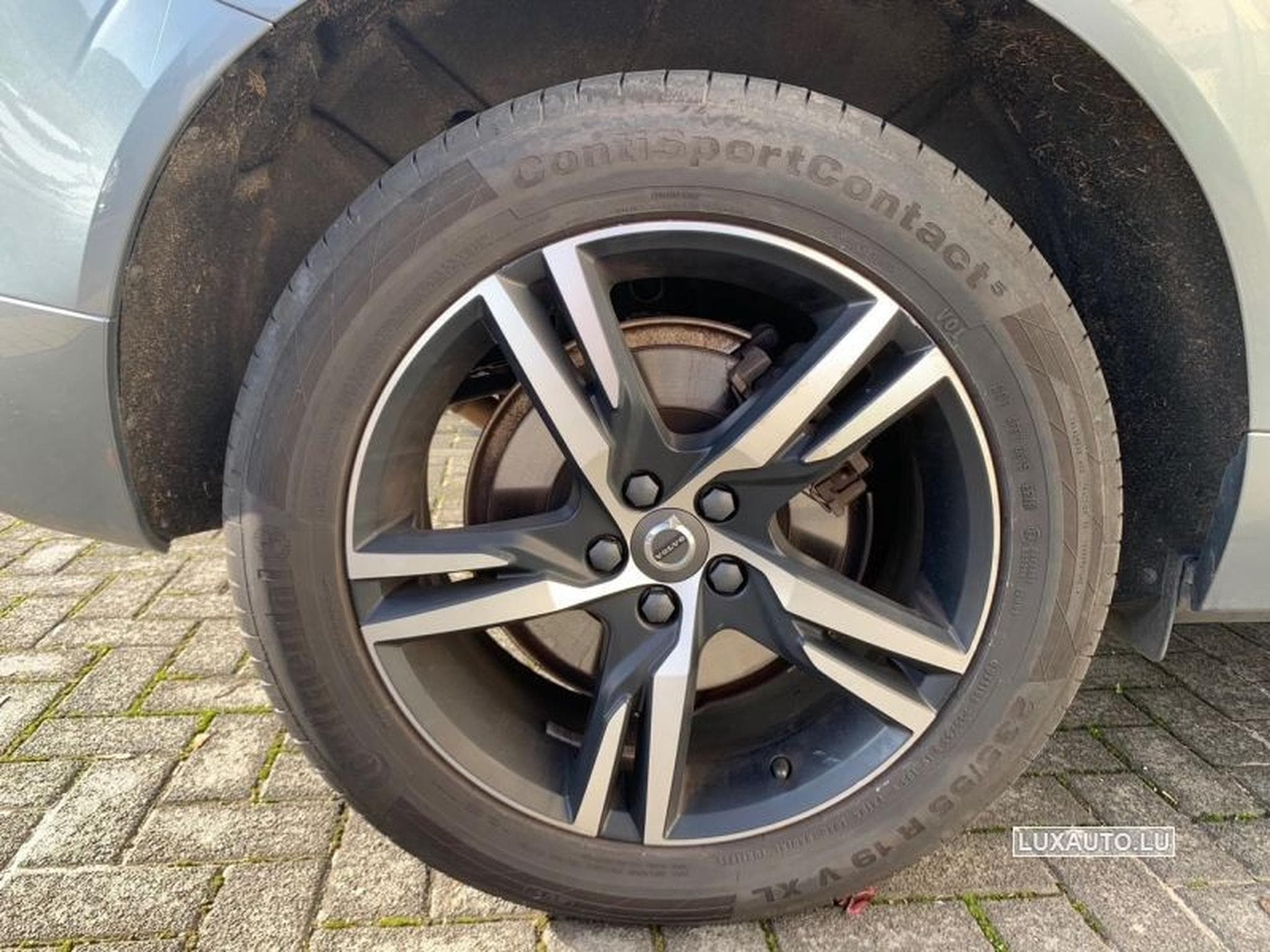 Volvo XC60 2.0 T8 Twin Engine R-Design eAWD Geartronic (2018) - Foto 8