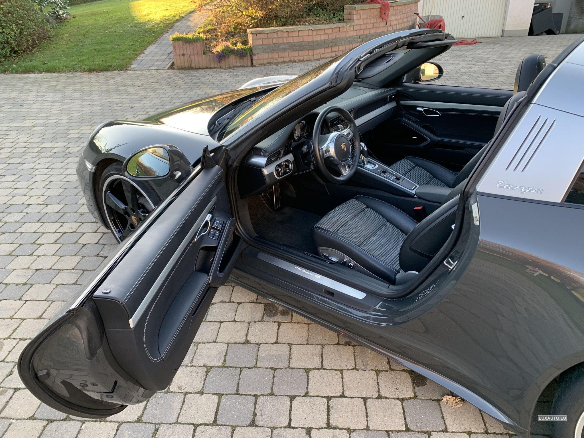 Porsche 911 EXCLUSIF:911 TARGA SÉRIE SPÉCIALE 65 ANS PORSCHE LUXEMBOURG (2015) - Photo 10