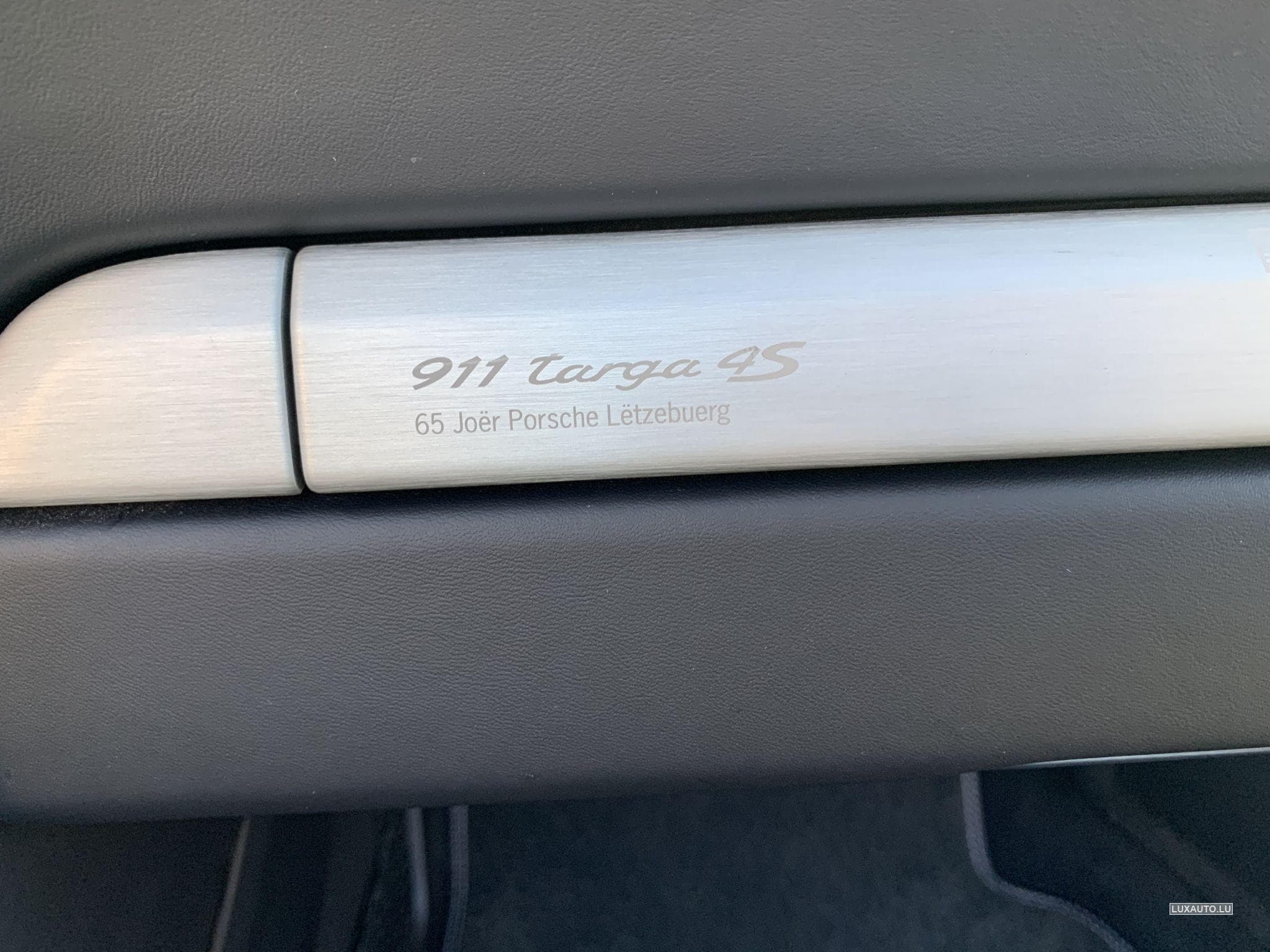 Porsche 911 EXCLUSIF:911 TARGA SÉRIE SPÉCIALE 65 ANS PORSCHE LUXEMBOURG (2015) - Photo 12