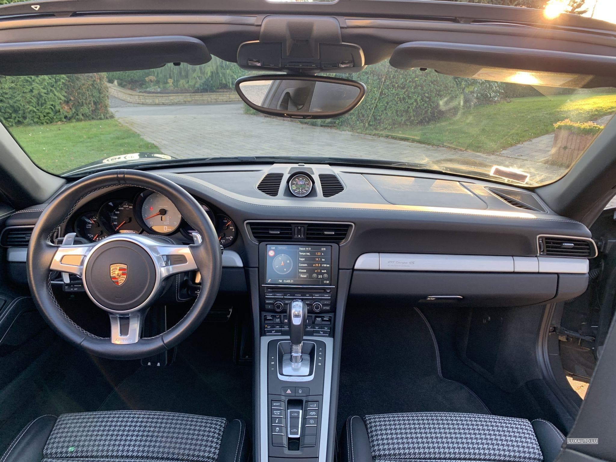 Porsche 911 EXCLUSIF:911 TARGA SÉRIE SPÉCIALE 65 ANS PORSCHE LUXEMBOURG (2015) - Photo 14