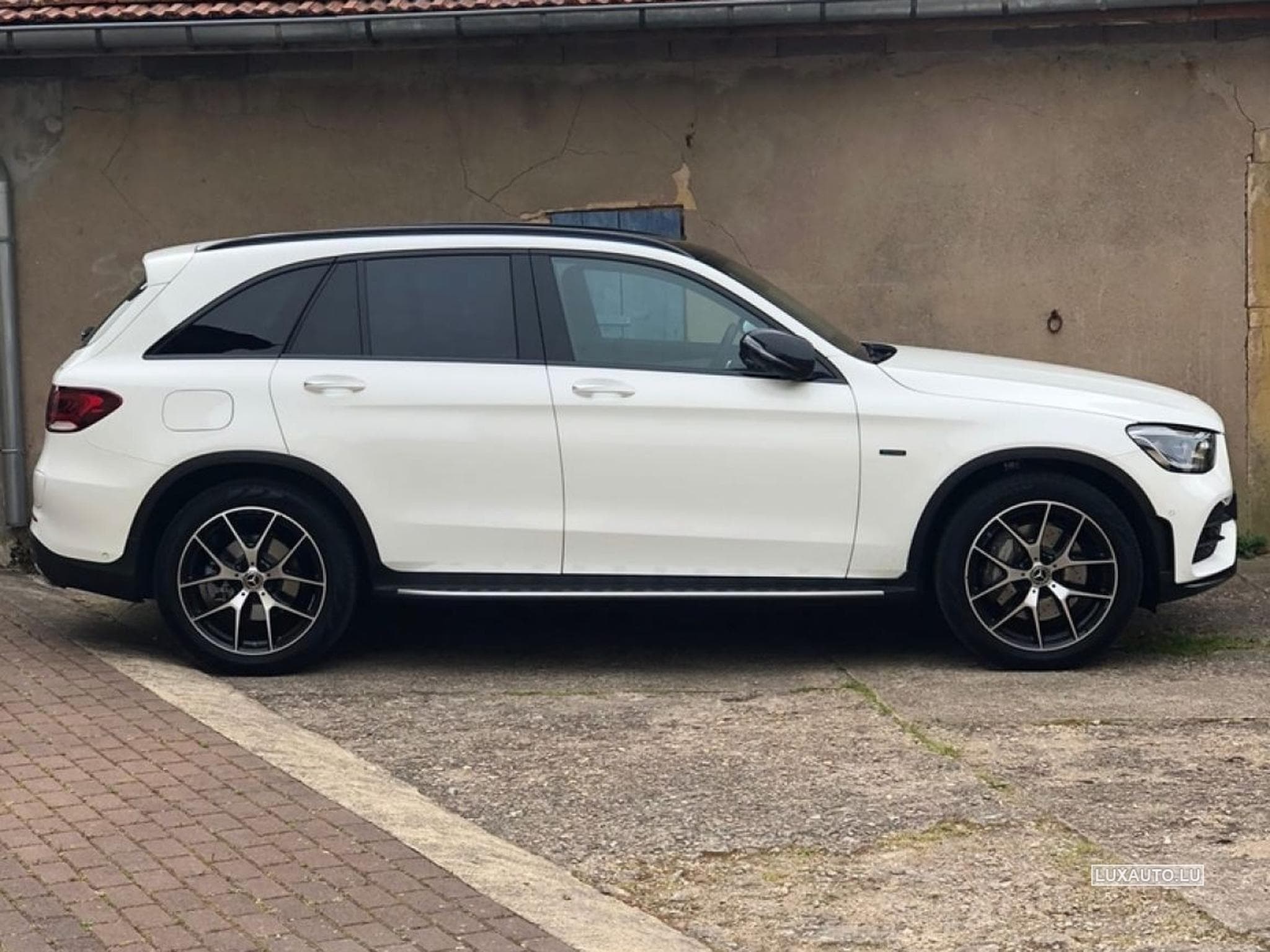 Mercedes GLC 300 300e AMG Line 4Matic 9G-Tronic (2020) - Foto 2